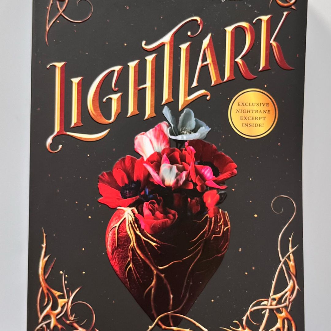 Lightlark (the Lightlark Saga Book 1)