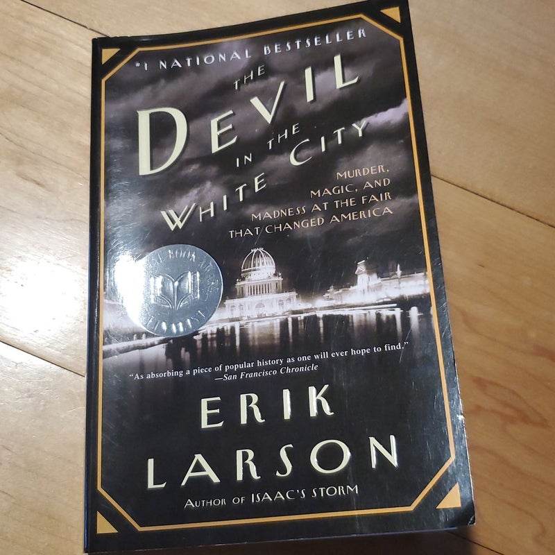 The Devil in the White City Erik Larson Paperback Book