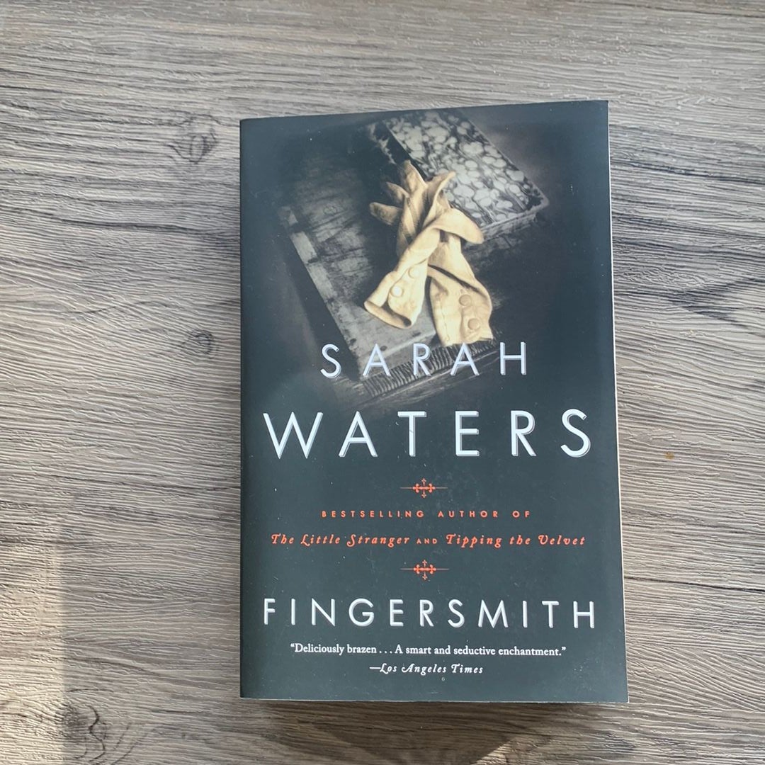 Paperback　by　Fingersmith　Waters,　Sarah　Pangobooks