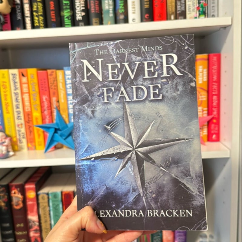 Never Fade (a Darkest Minds Novel)