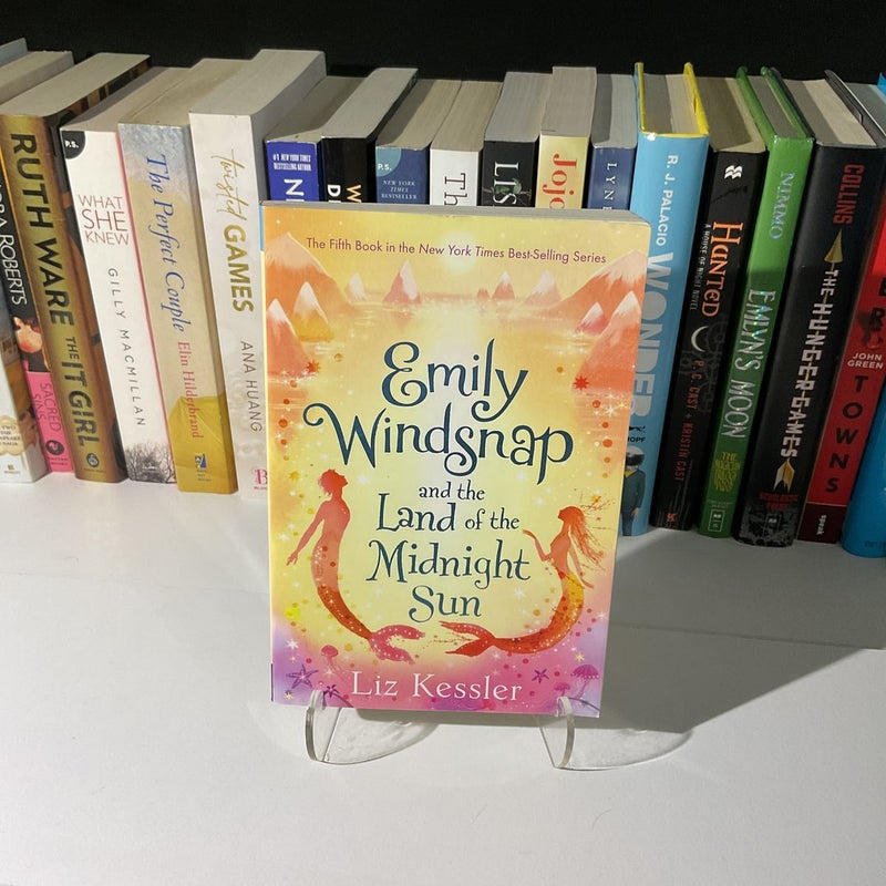 Emily Windsnap and the Land of the Midnight Sun - Liz Kessler
