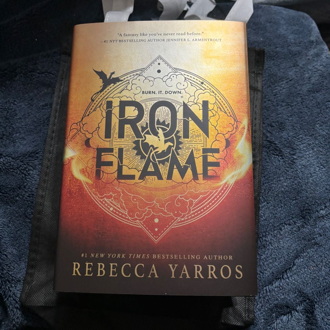 Iron flame by Rebecca Yarros , Hardcover | Pangobooks