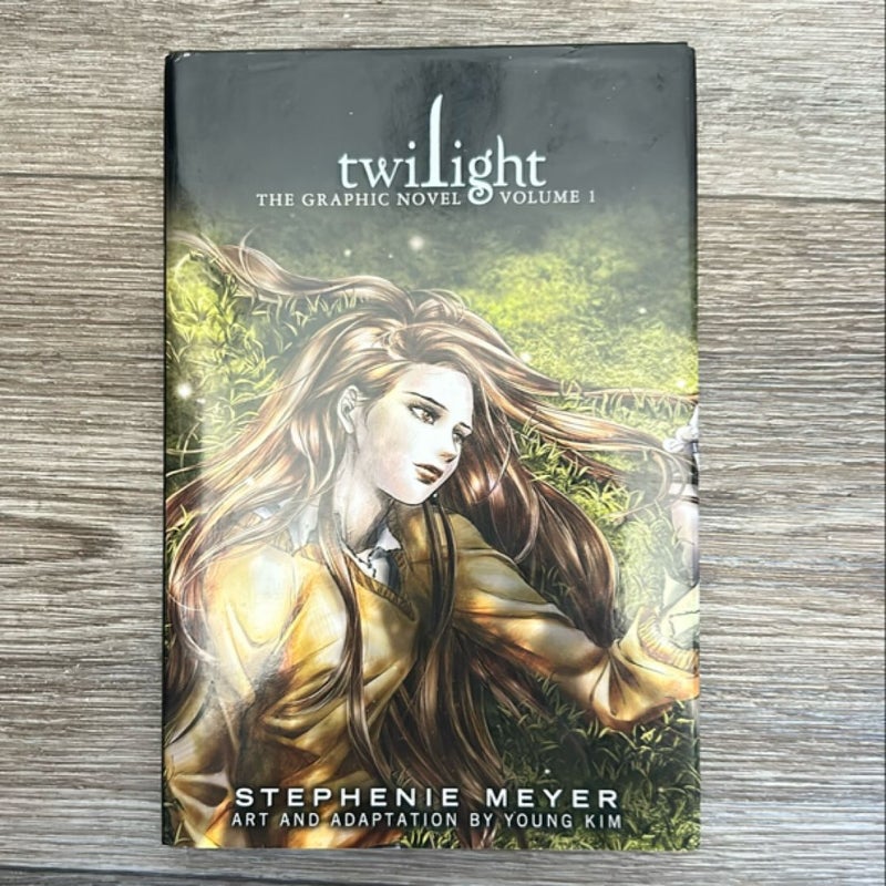 Twilight: the Graphic Novel, Vol. 1