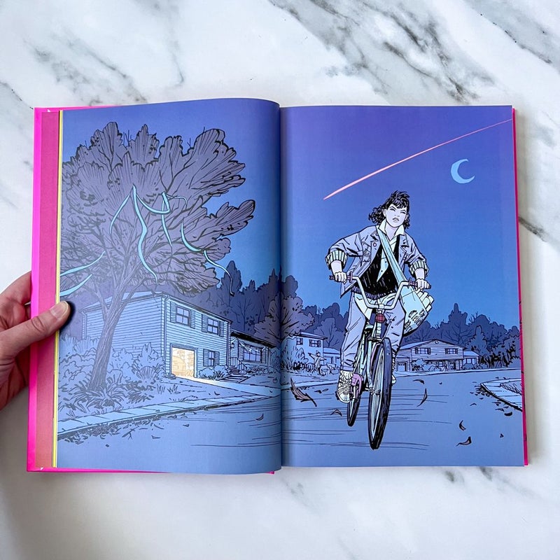 Paper Girls Deluxe Edition Volume 1