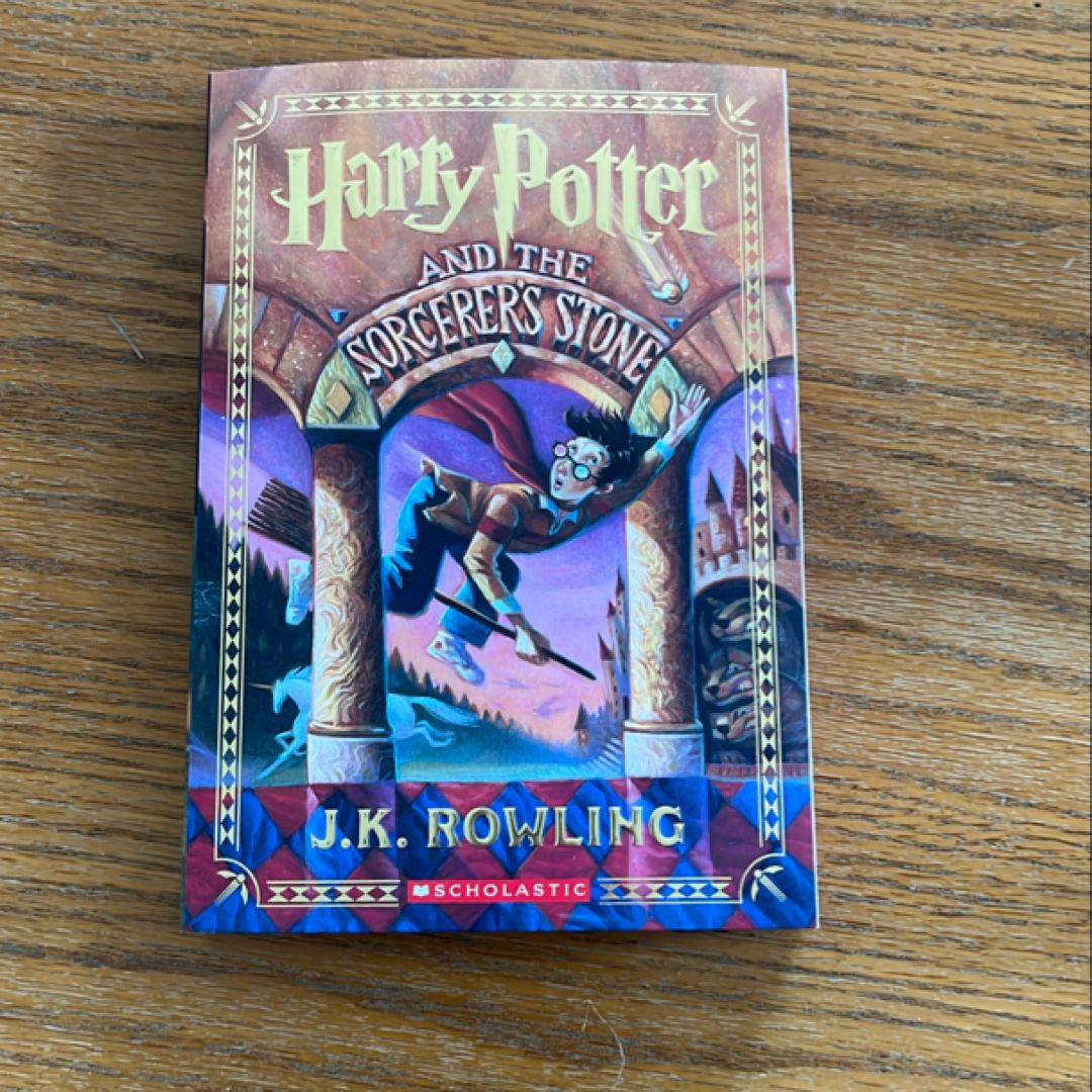 Harry Potter and the Sorcerer's Stone (Stenciled Edges) (Harry Potter, Book 1)