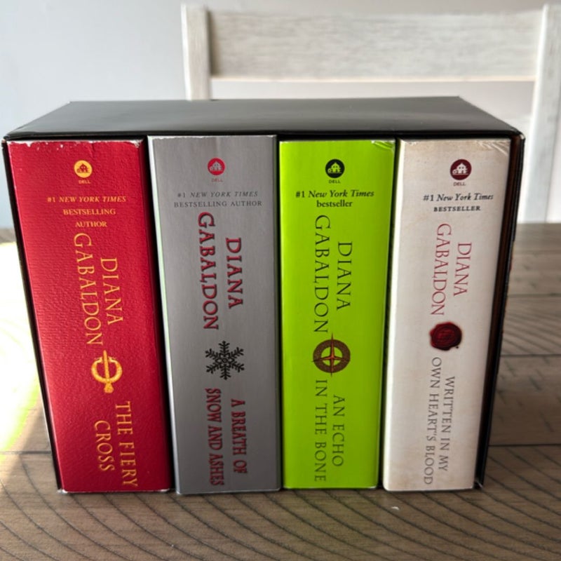 Outlander Volumes 5-8 (4-Book Boxed Set)