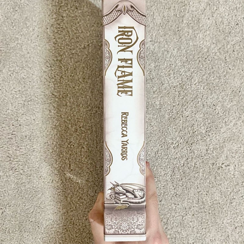 Iron Flame - Bookish Box Exclusive edition [+ page overlays]