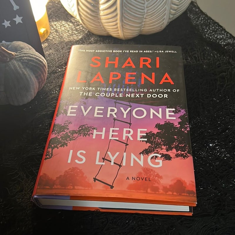 Everyone Here Is Lying by Shari Lapena: 9780593489932