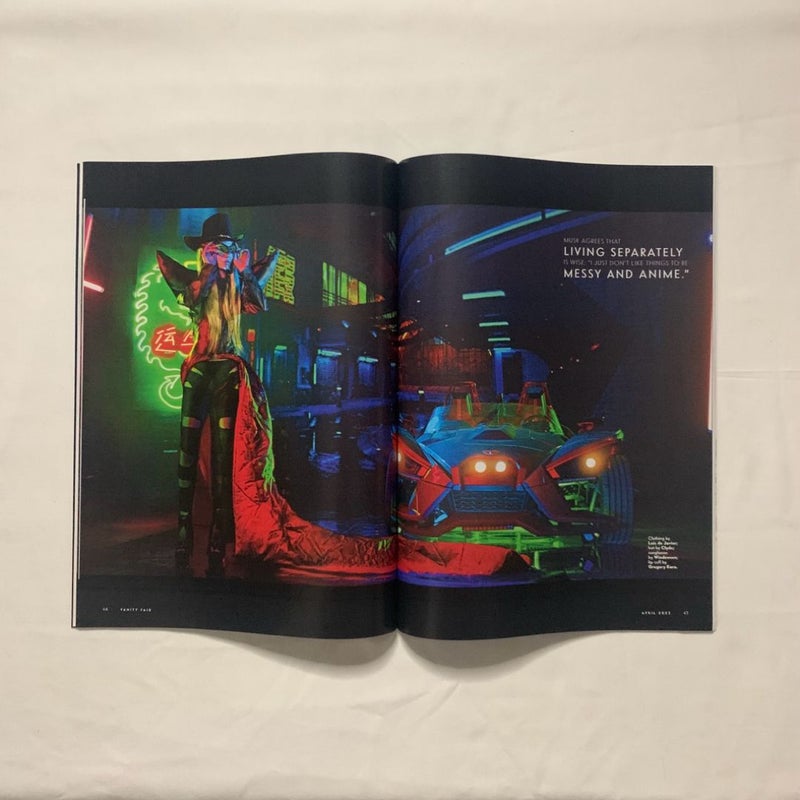 Vanity Fair Grimes Claire Boucher “At Grimes’s House” Issue April 2022 Magazine
