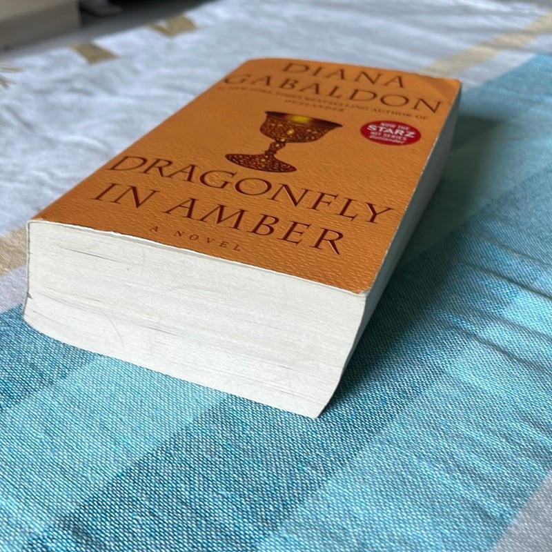 Dragonfly in Amber by Diana Gabaldon, Paperback Pangobooks