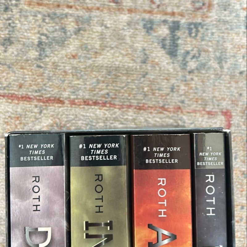 Divergent Series Four-Book Paperback Box Set