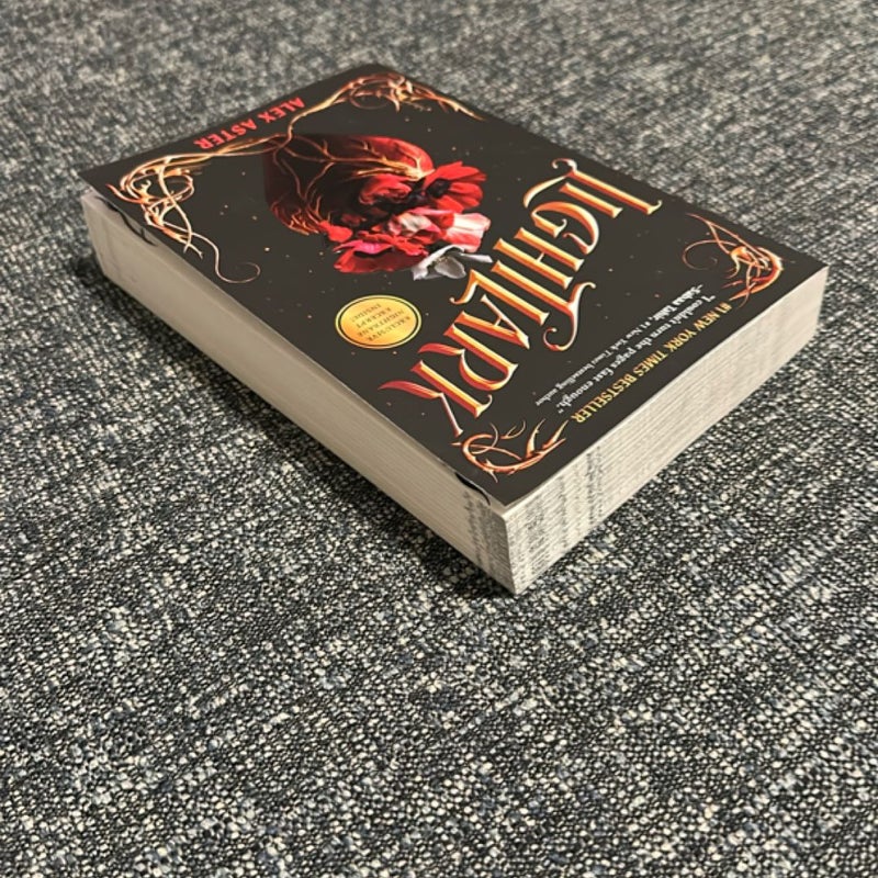 Lightlark (the Lightlark Saga Book 1)