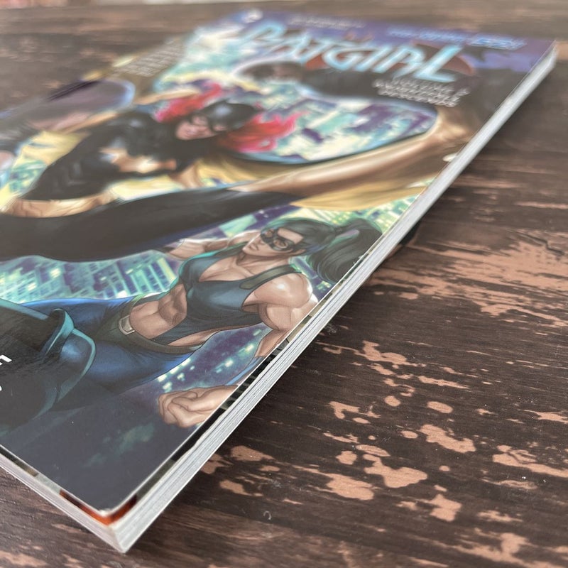 Batgirl Vol. 2: Knightfall Descends (the New 52)