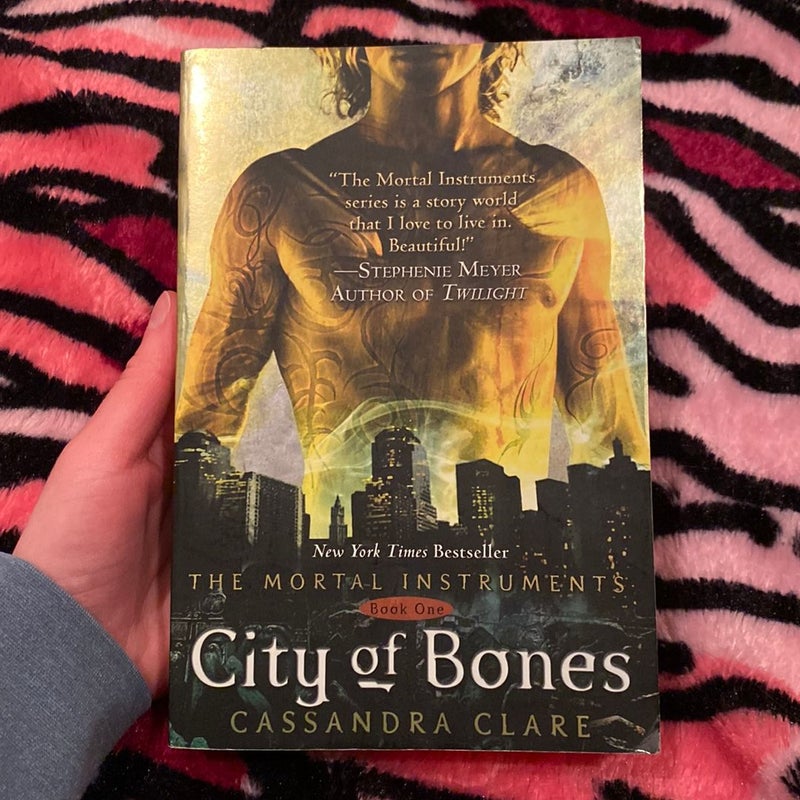 City of Bones (The Mortal Instruments) [First Paperback Edition]