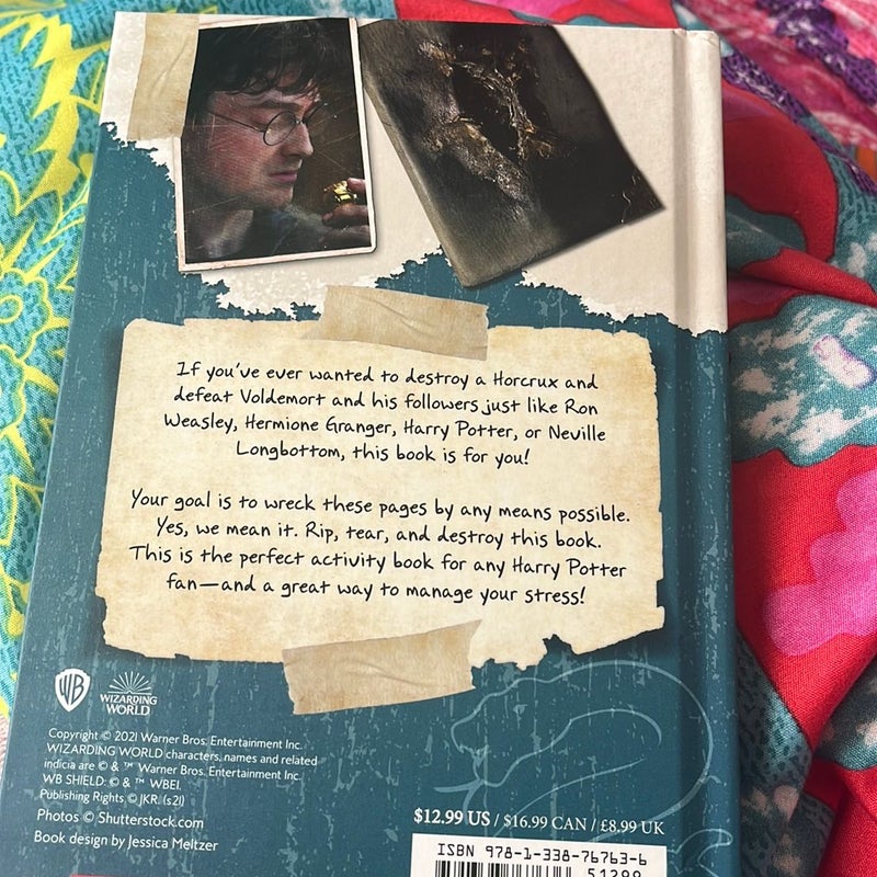 Destroy the Horcruxes (Official Harry Potter Activity Book)
