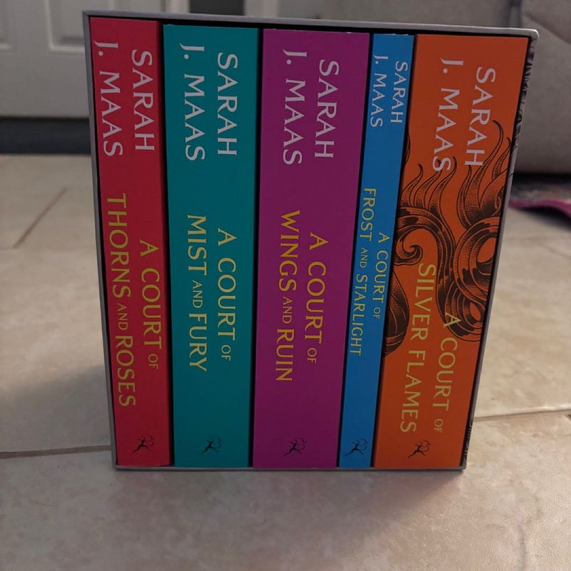 A Court of Thorns and Roses Paperback Box Set (5 Books)