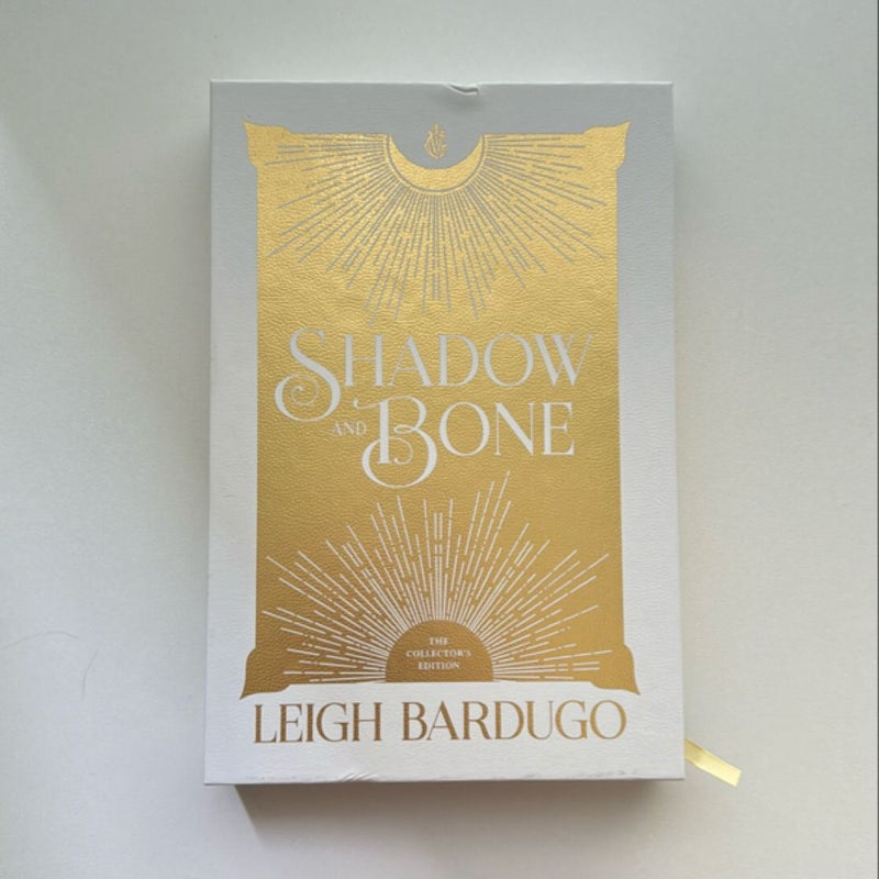 Shadow and Bone: the Collector's Edition (small imperfection)