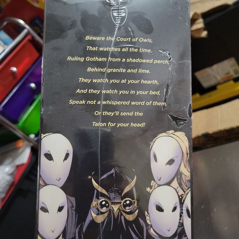 Batman: the Court of Owls Mask and Book Set (the New 52)