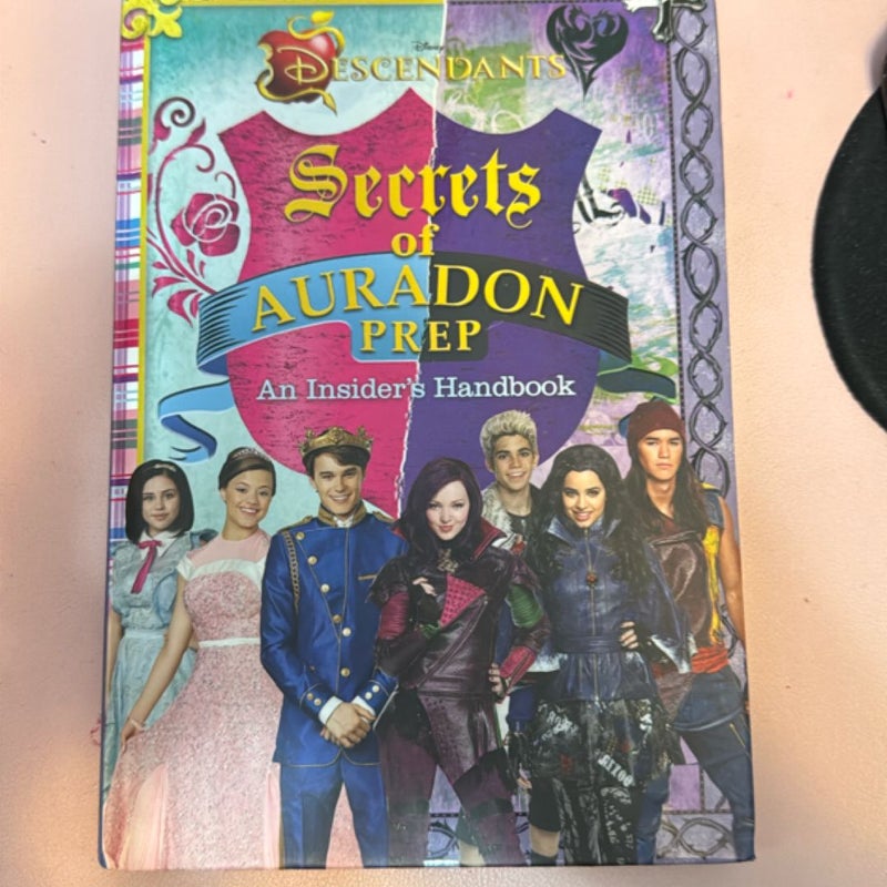 Disney Descendants: Secrets of Auradon Prep