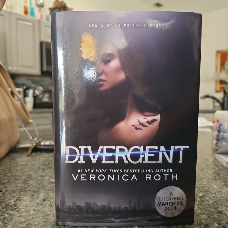 Divergent Movie Tie-In Edition