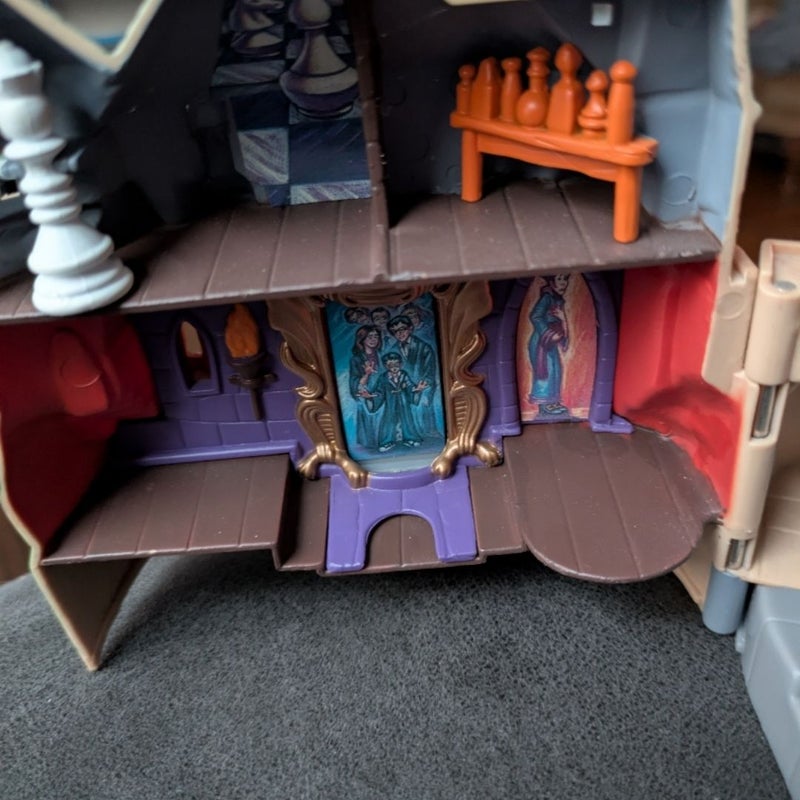 Harry Potter Hogwarts Book 1 figurine