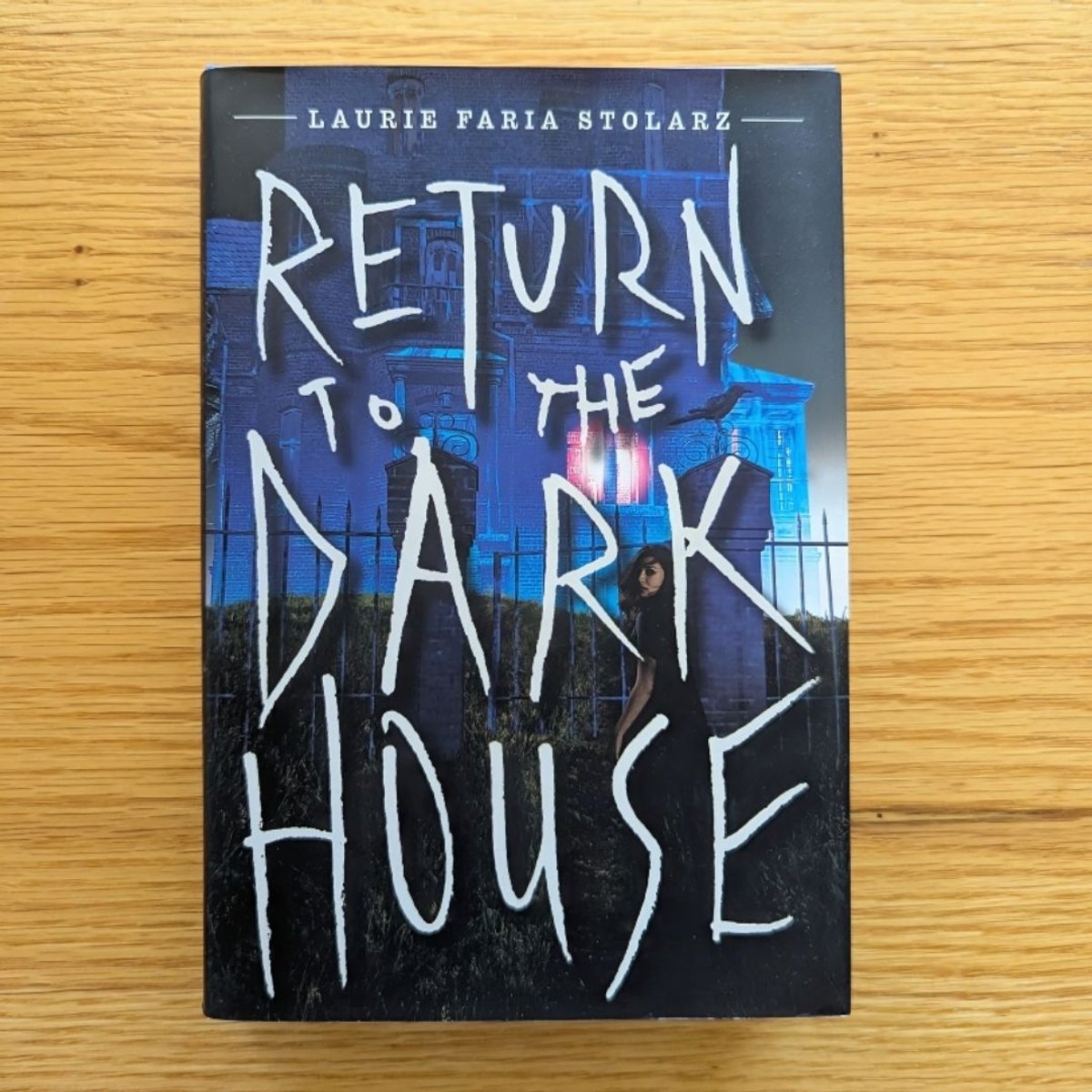 Return to the Dark House by Laurie Faria Stolarz