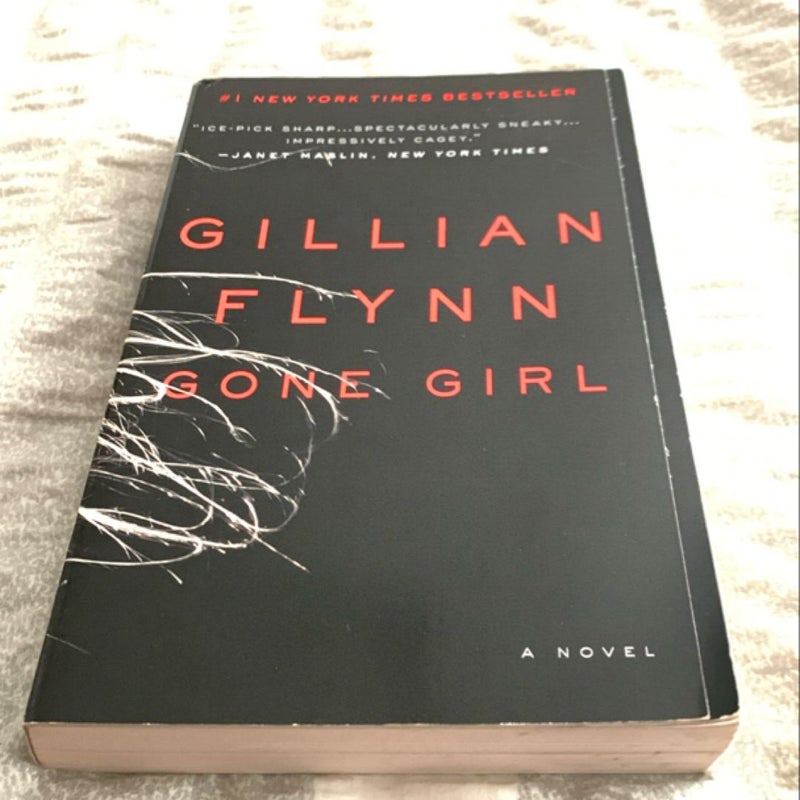 Thriller/Suspense book bundle: Reckless Girls, Gone Girl, The Girl on the Train 