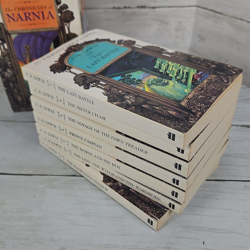 The Chronicles of Narnia Rack Paperback 7-Book Box Set