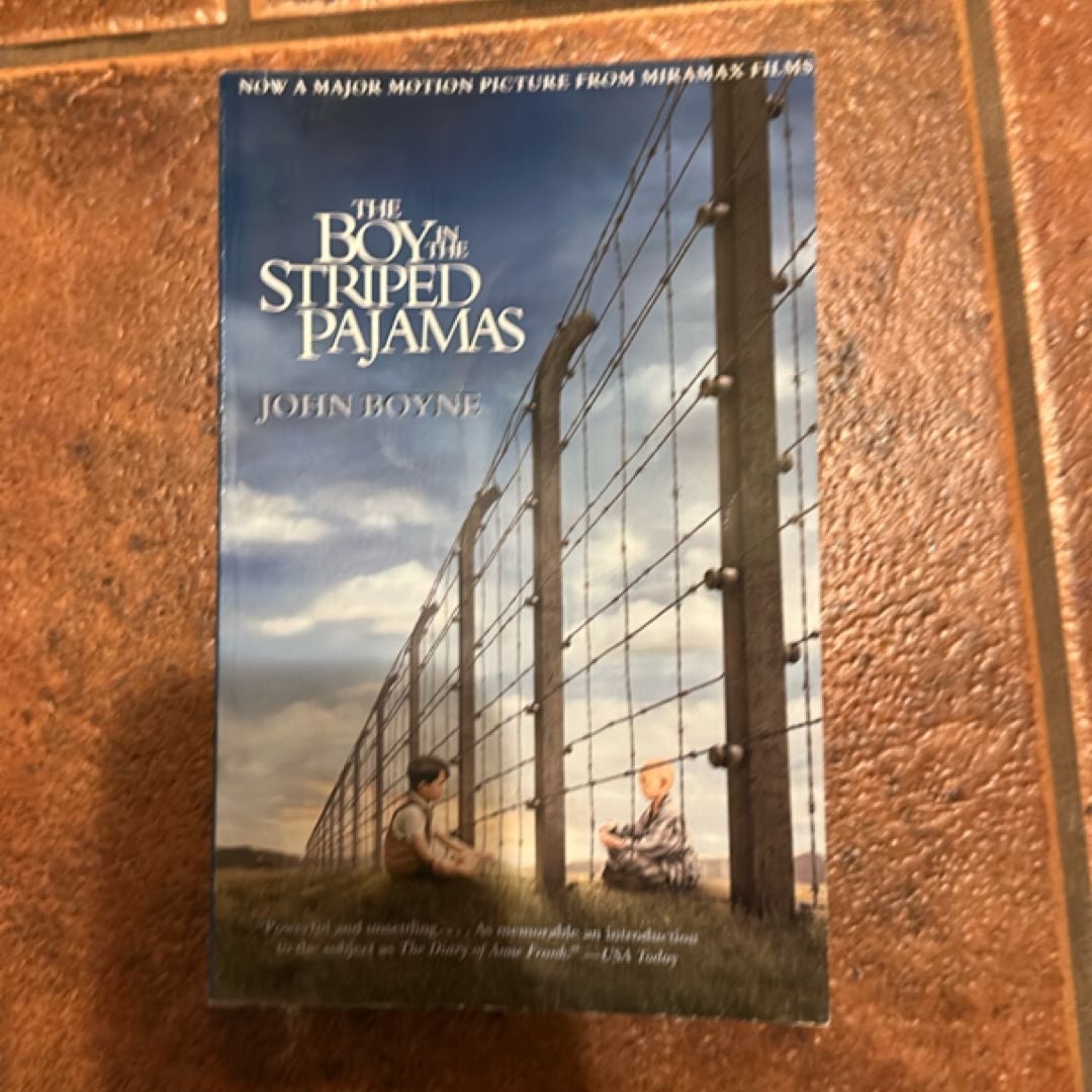 The Boy in the Striped Pajamas (Deluxe Illustrated Edition) by