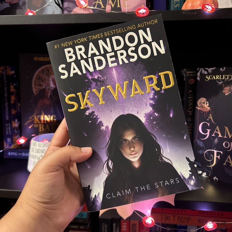 Skyward by Brandon Sanderson, Paperback