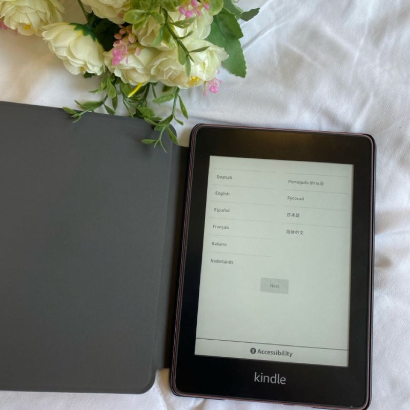 Kindle Paperwhite 10th Gen w/Two Cases
