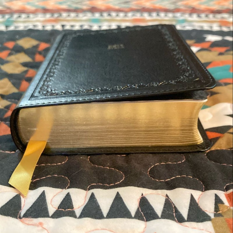 KJV Holy Bible: Compact with 43,000 Cross References, Black Leathersoft, Red Letter, Comfort Print