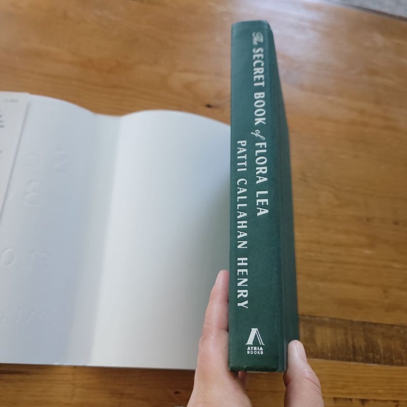 The Secret Book of Flora Lea: A Novel