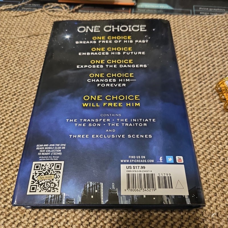 Four: a Divergent Collection