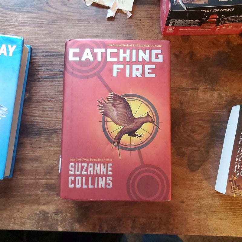 Catching Fire, Hunger Games (English Edition) by Suzanne Collins book