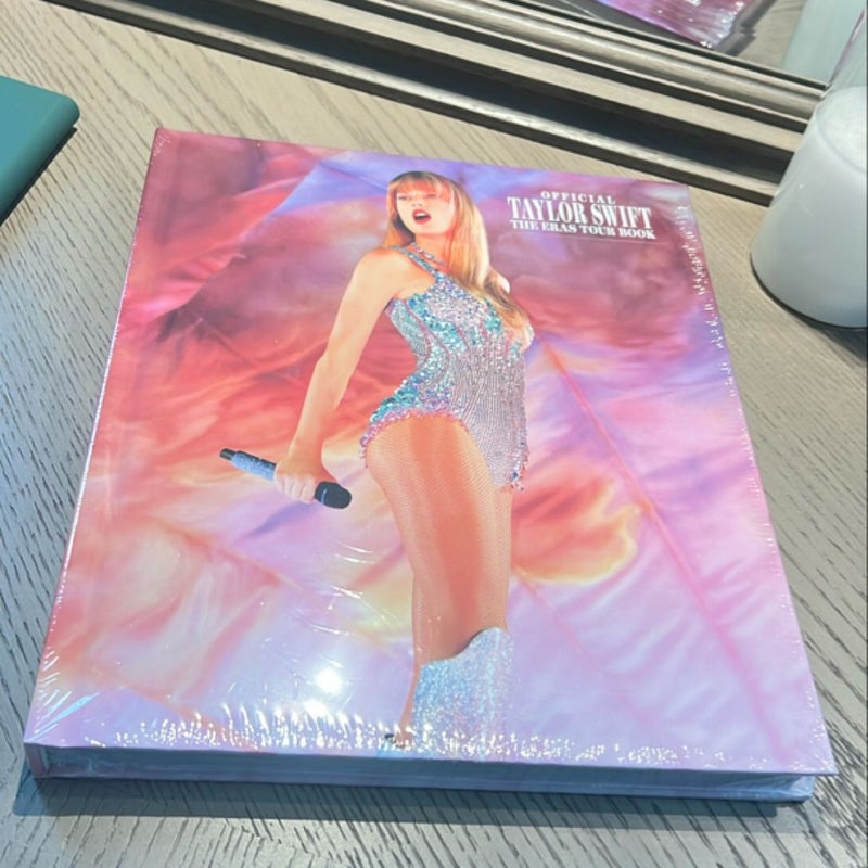 Official Taylor Swift The Eras Tour Book 