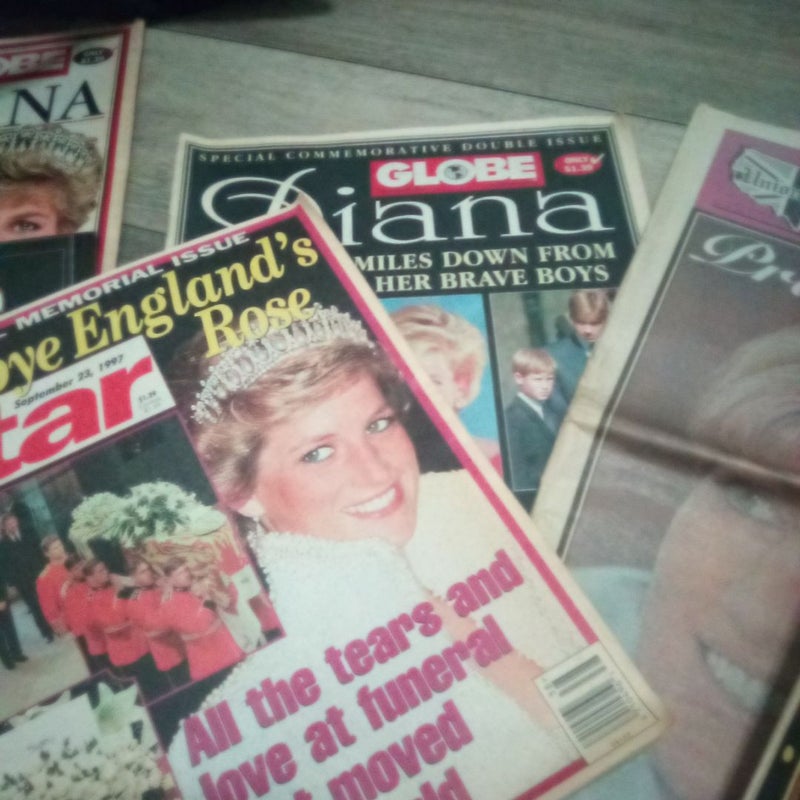 Star,Globe and Enquirer ( 5 magazines total)Bundle