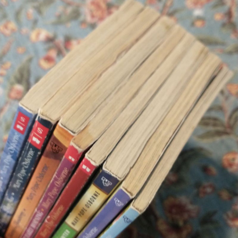 Bundle of 8 Magic Treehouse Books
