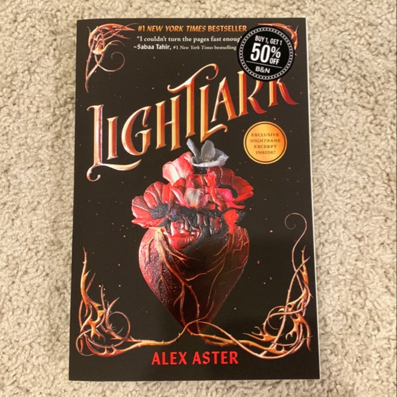 Lightlark (the Lightlark Saga Book 1)