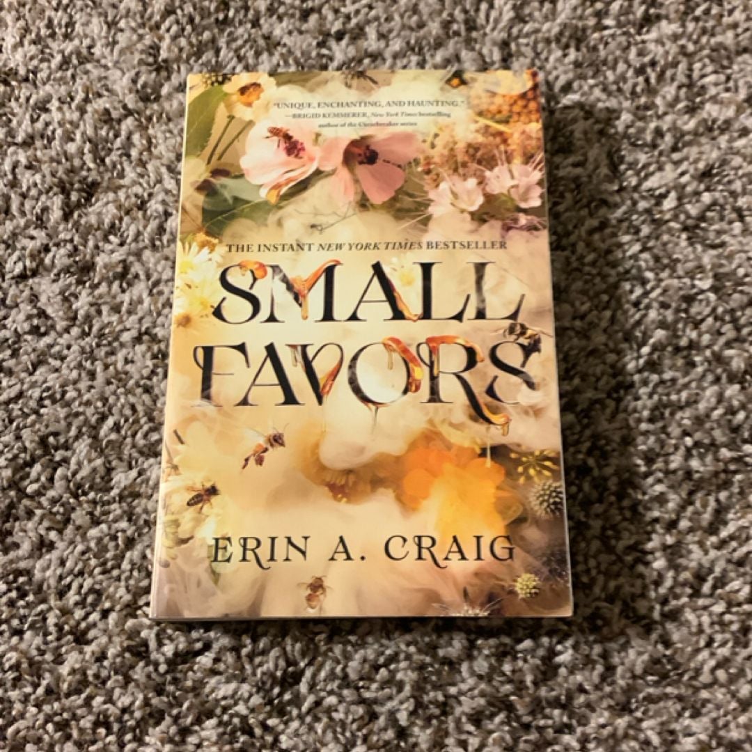 Small Favors by Erin A. Craig, Paperback | Pangobooks