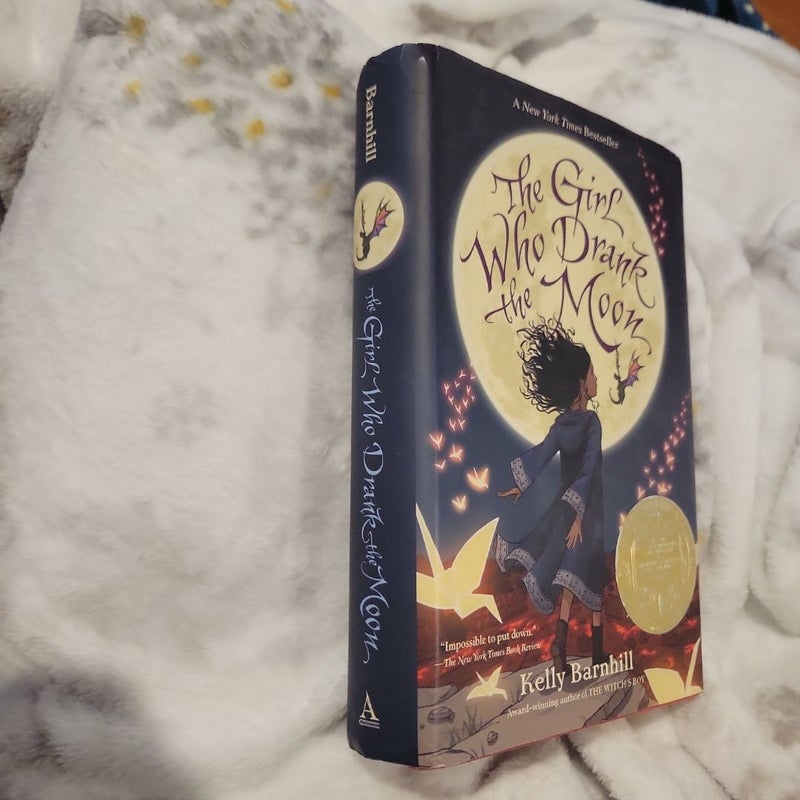 The Girl Who Drank the Moon (Winner of the 2017 Newbery Medal)