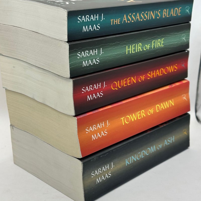 5 A Throne of Glass Novels 