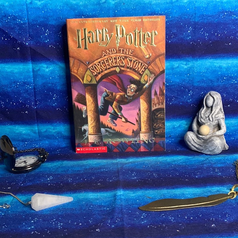 Harry Potter and the Sorcerer's Stone (Harry Potter, Book 1)