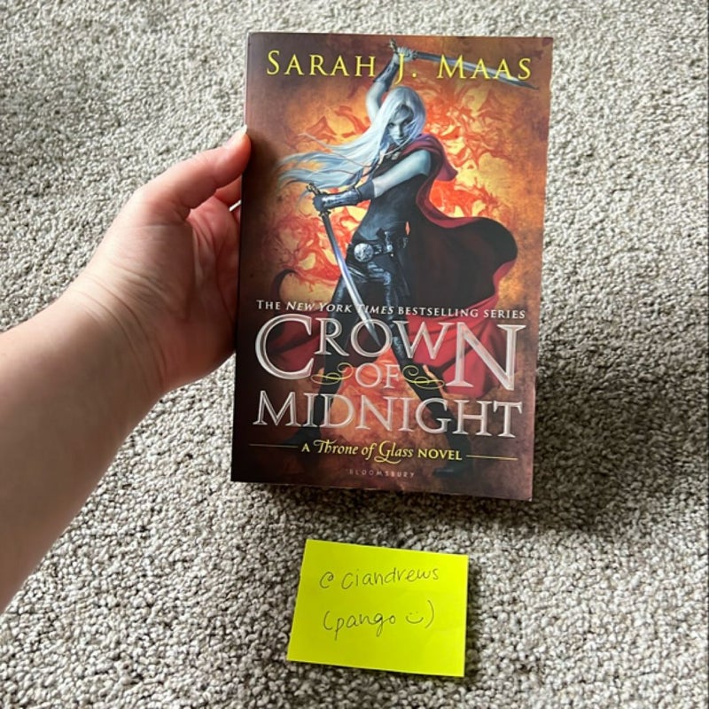 Crown of Midnight, OOP