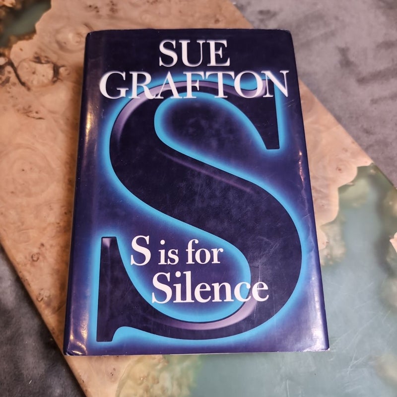 S is for Silence (large print edition)