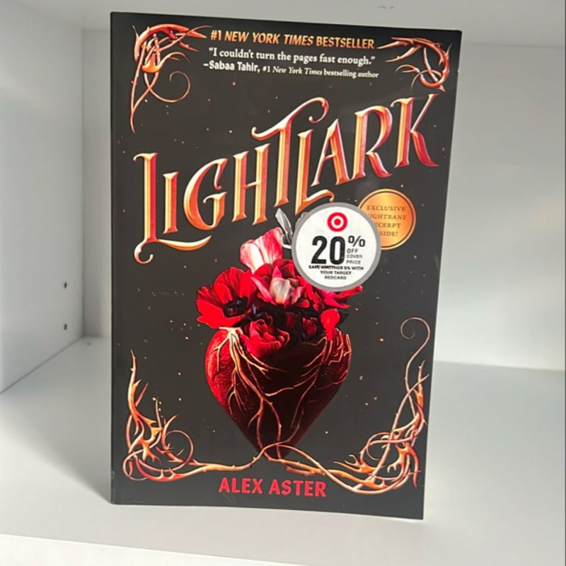 Lightlark (the Lightlark Saga Book 1)