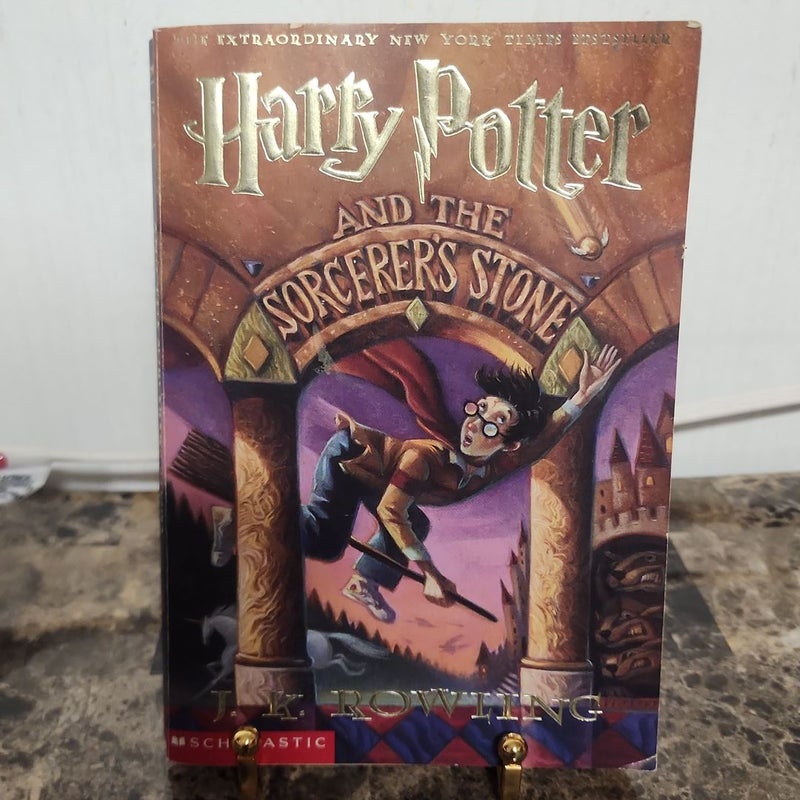 Harry Potter And The Sorcerer's Stone By J. K. Rowling (paperback