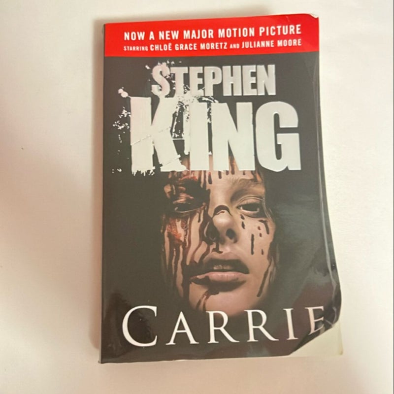 Carrie (Movie Tie-In Edition)