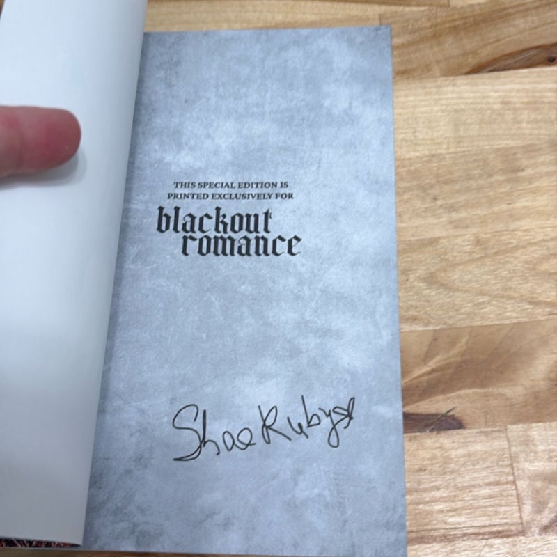 Shattered Hearts - Blackout Romance Special Edition