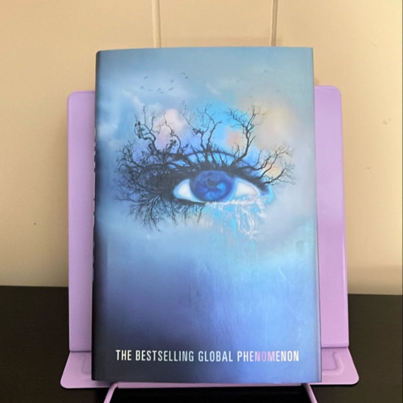 Shatter Me Collector's Deluxe Limited Edition